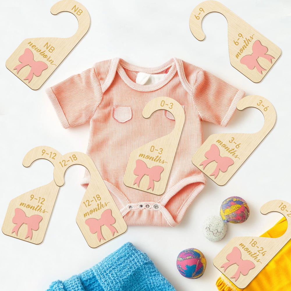 R HORSE easy-access clothes divider helps keep outfits in clear order.