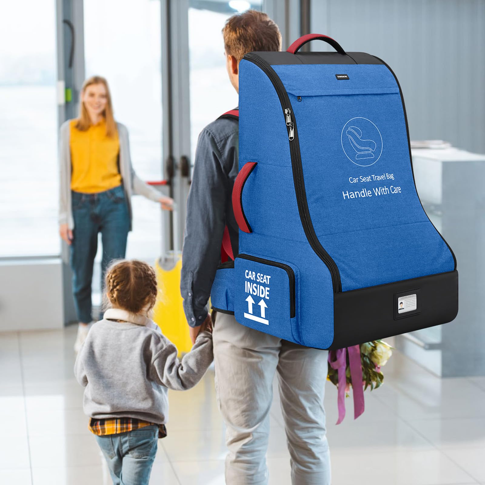 RAINSMORE bag on airport belt enables quick identification and pickup