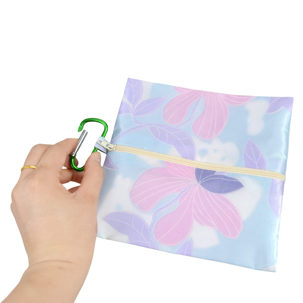 Rainbowstar waterproof pouch protects contents during outings