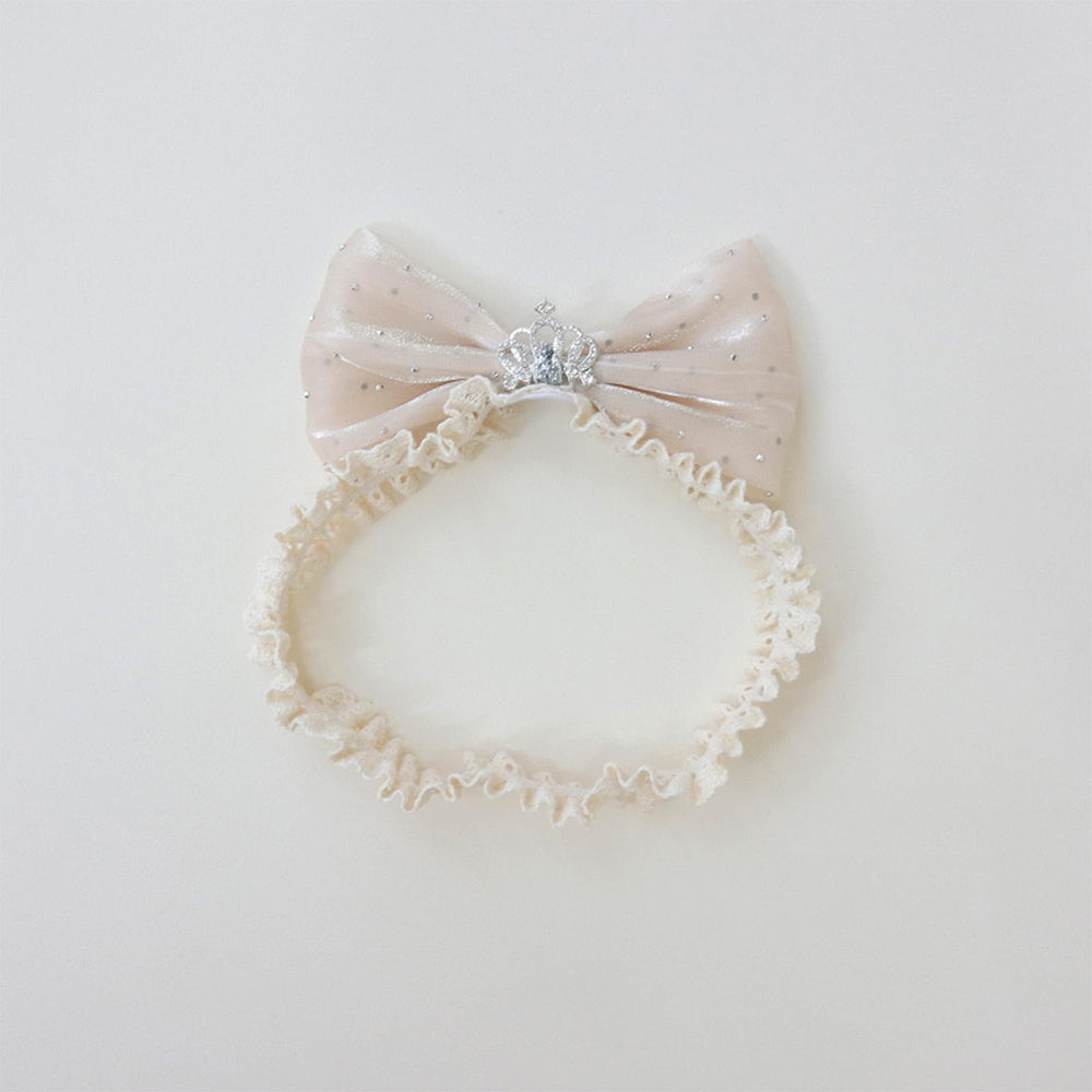 Rannyrena durable stretch headband holds hair neatly without pinching.