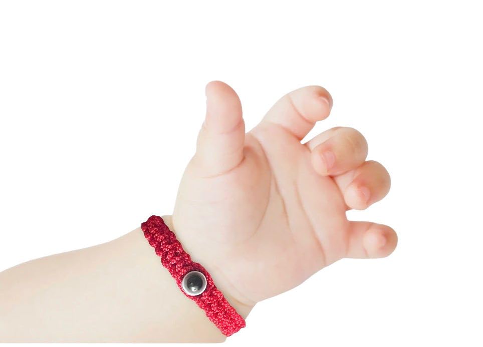 Red Bracelet for Babies with evil eye close-up and nylon cord