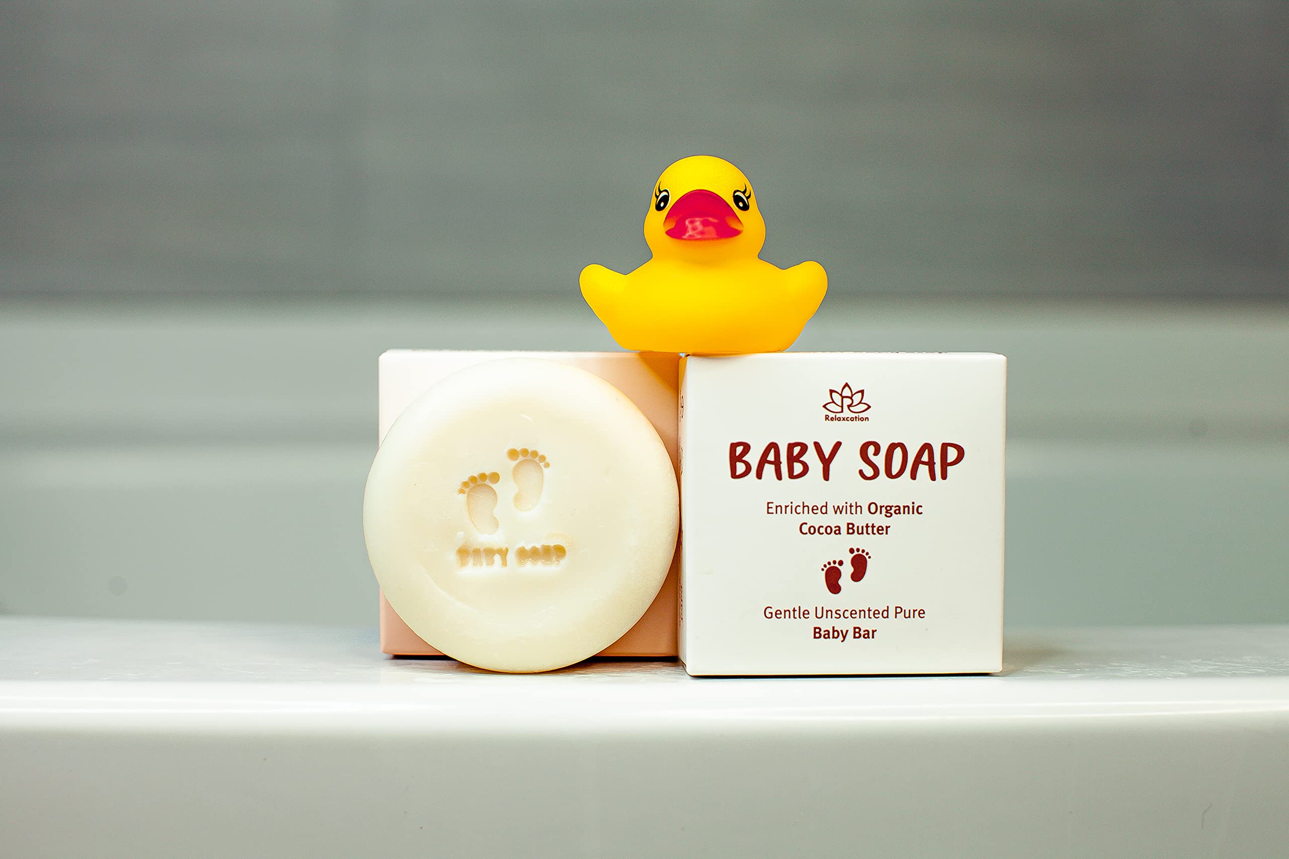 Relaxcation Bath time scene emphasizes easy handling and a mild cleanse.
