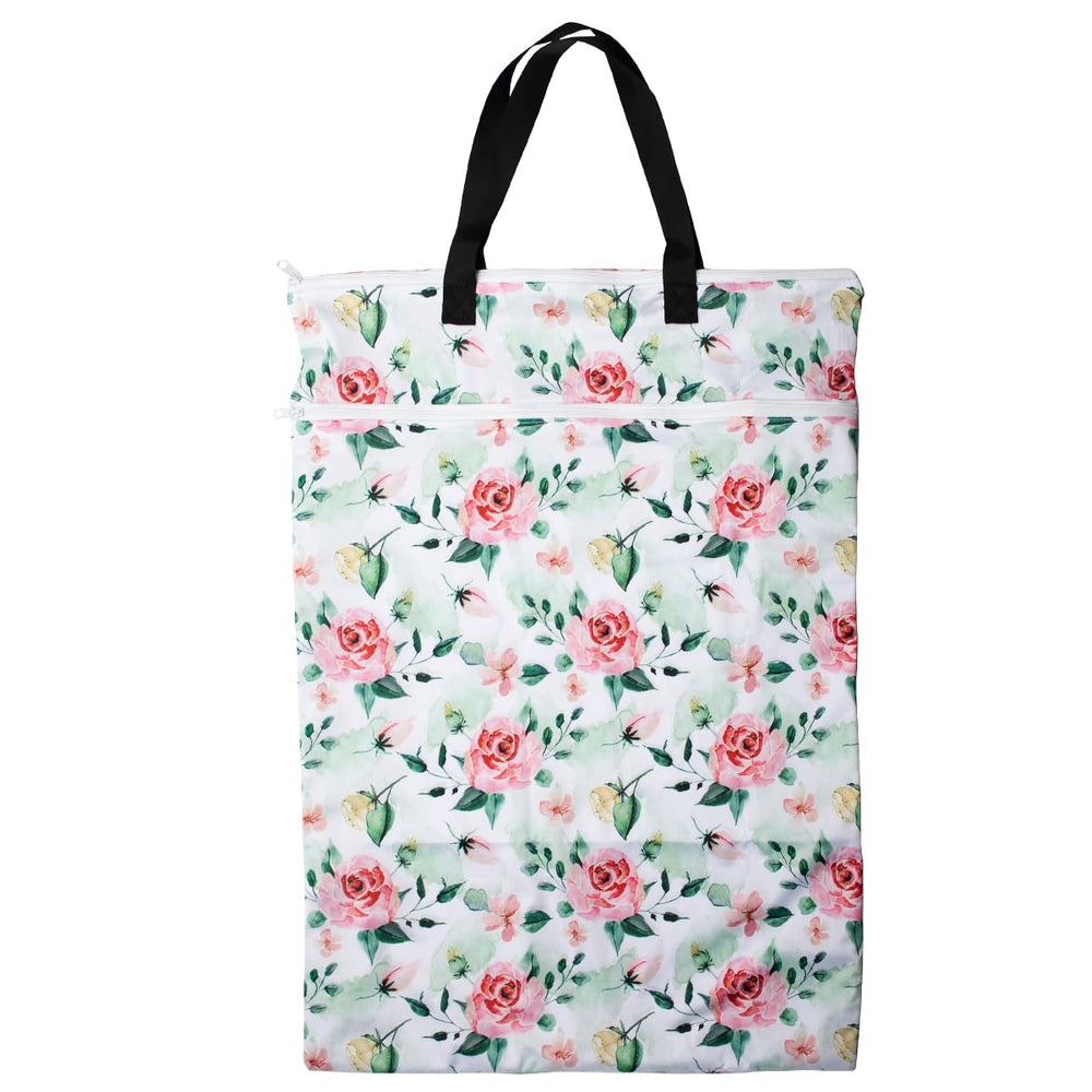 ReUseLife front dry pocket and wet compartment keep laundry separate and odor contained.