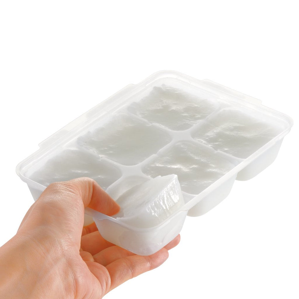 Richell freezing block tray shows six 50ml portions ready to freeze.