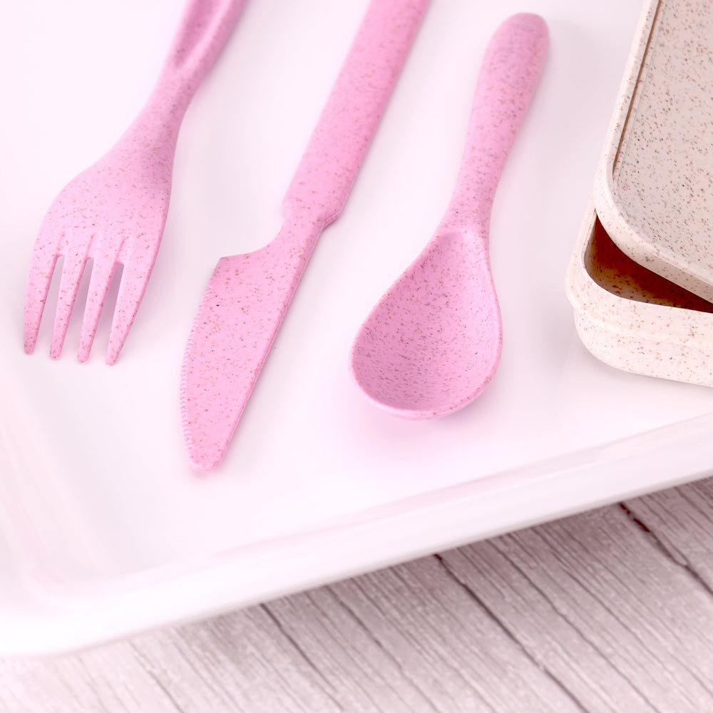 Rightitem durable case keeps utensils clean and ready for travel.