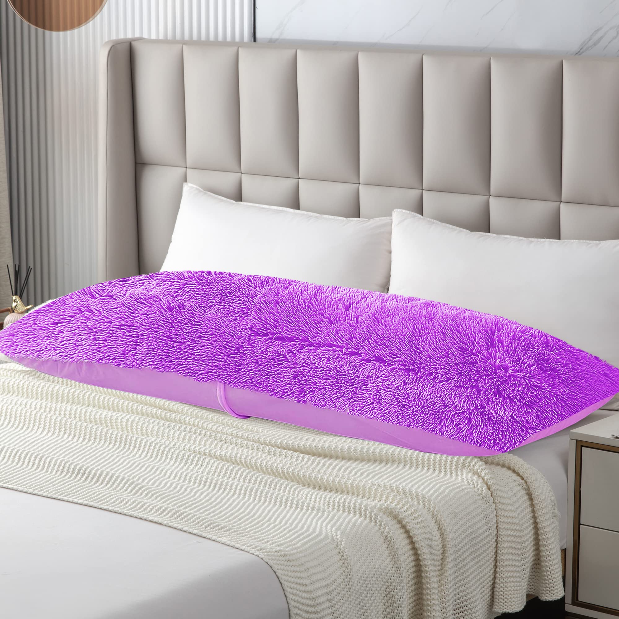 ROLJZTY plush faux fur texture detail on the pillow cover surface