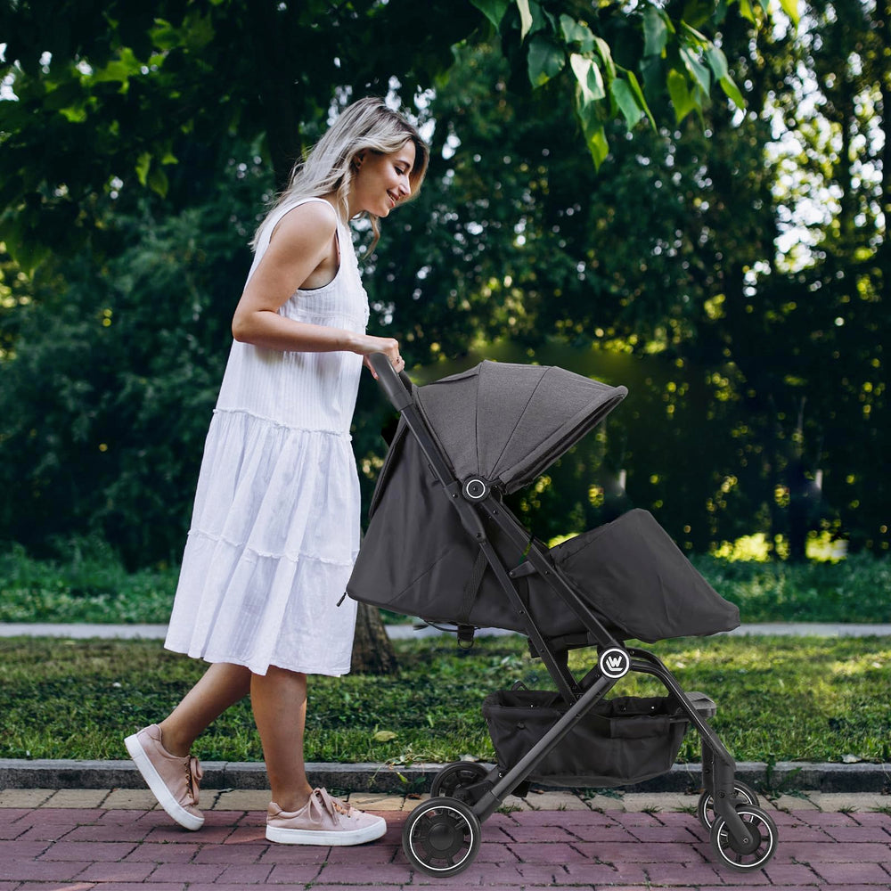 Rollingsurfer Lightweight Stroller five-point harness ensures secure seating