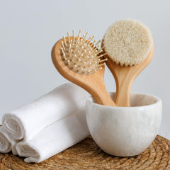 ROMY RO goat hair soft brush detangles fine baby hair safely.
