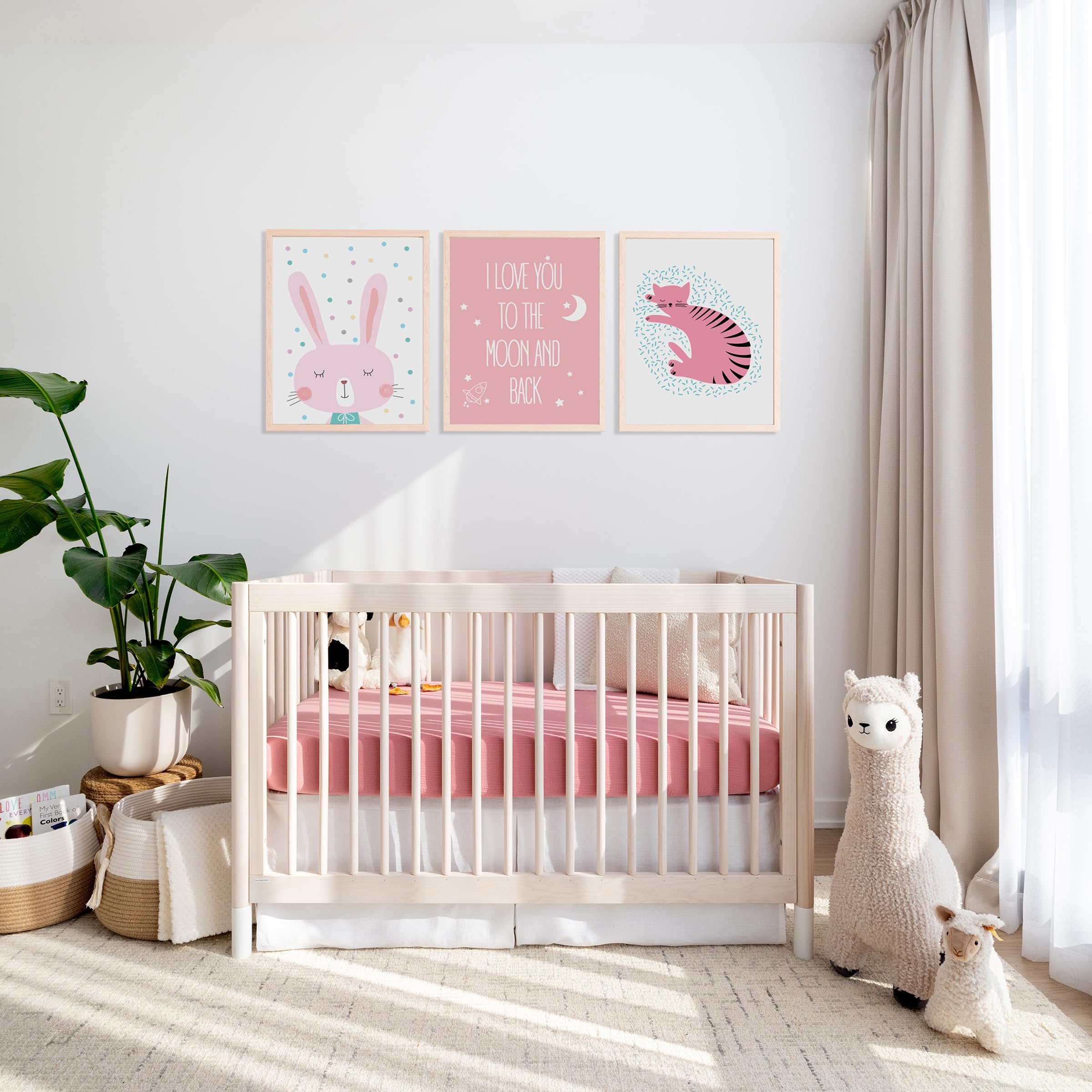 ROMY RO muslin crib sheet featuring elastic-snug-fit for a smooth cover.