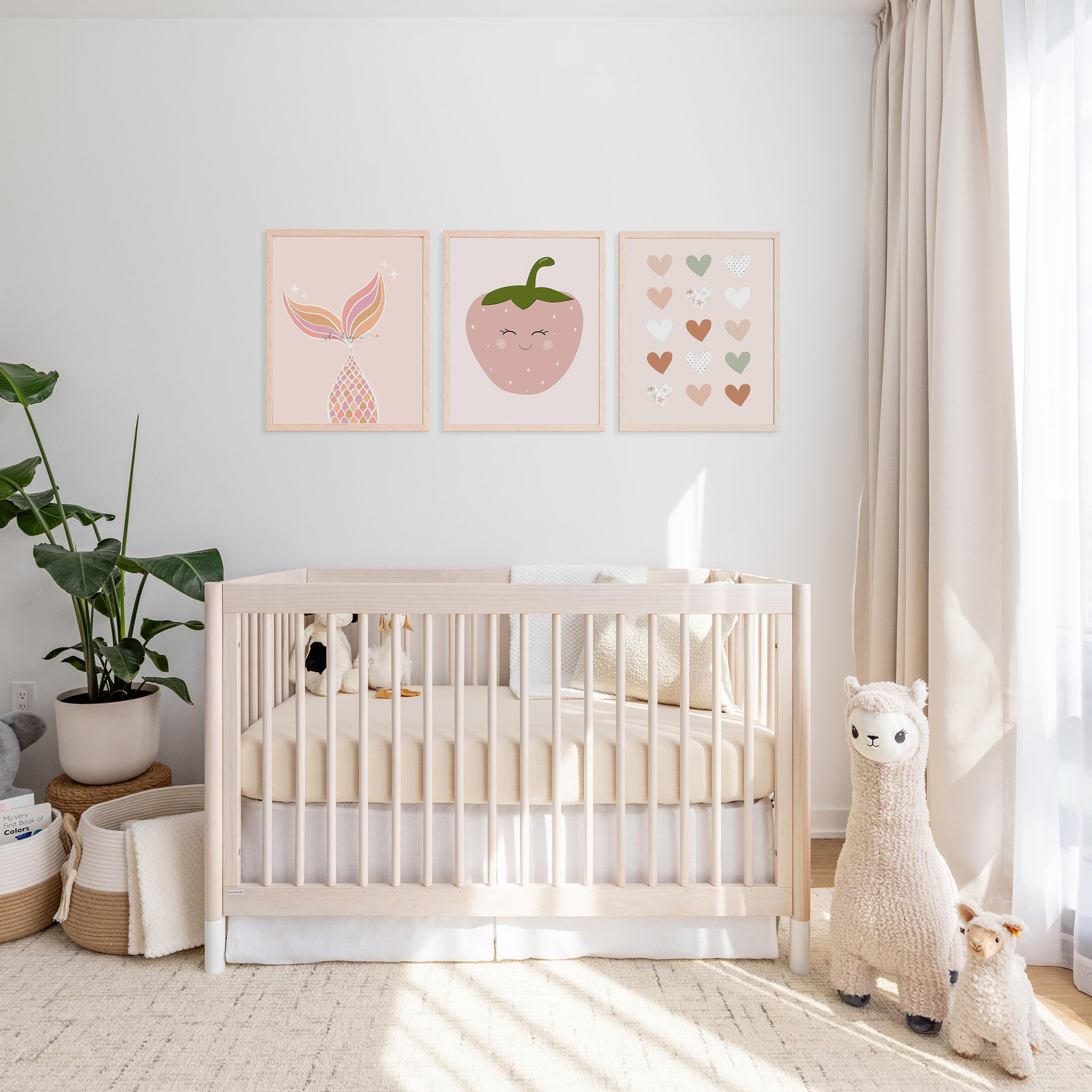 ROMY RO 28x52 standard crib sheet fits standard mattresses securely.