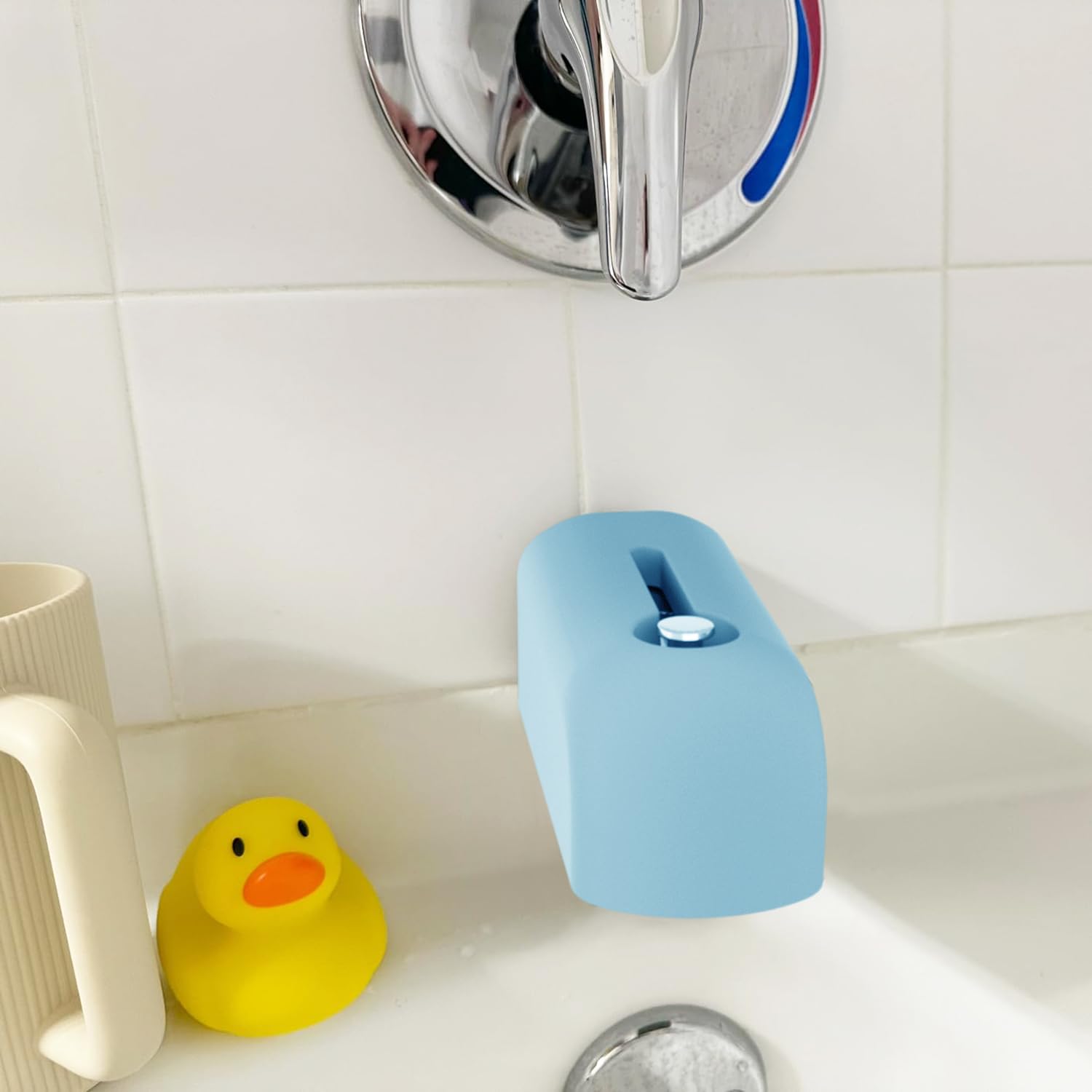 Roslim minimalist safety design stays out of the way during baths.