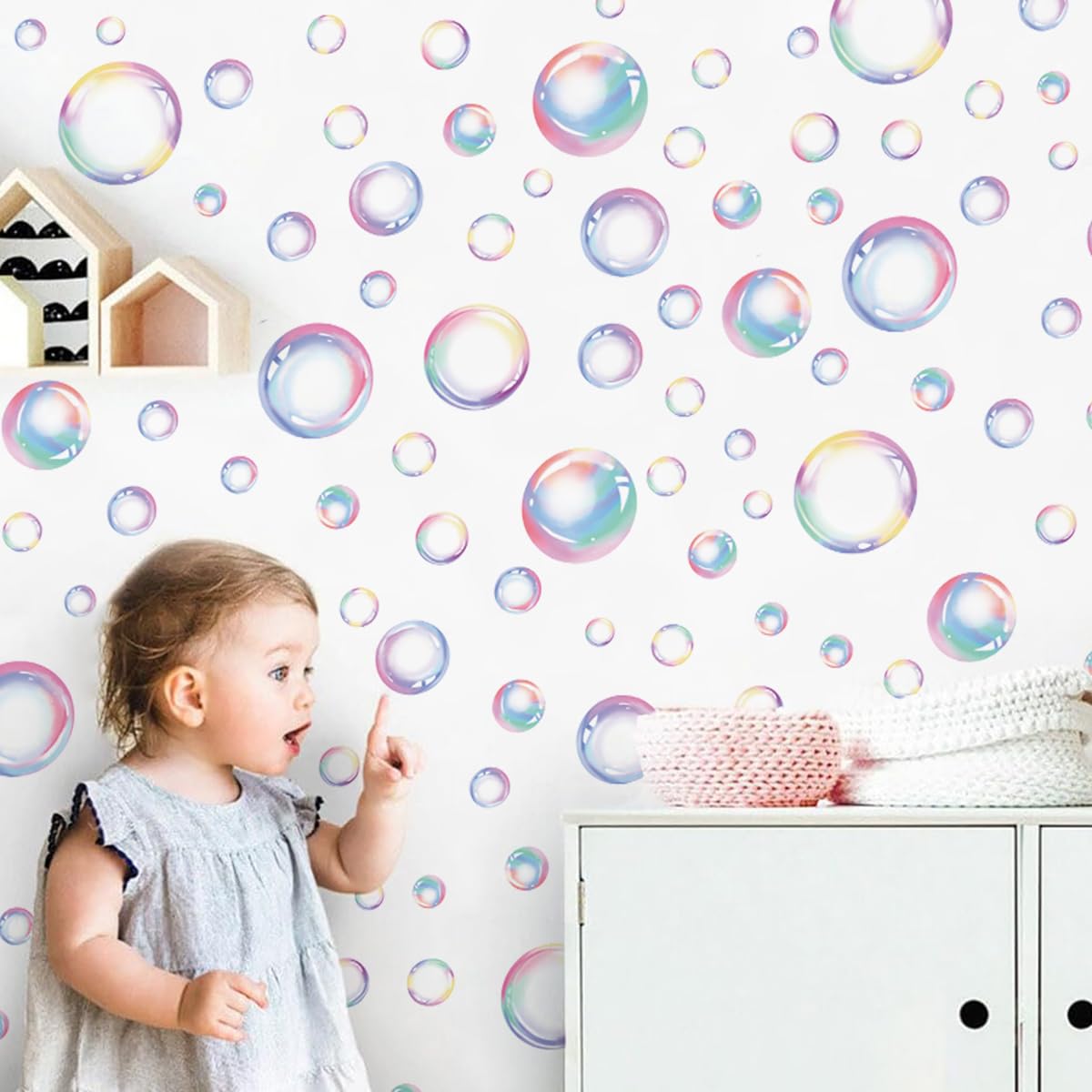 Runtoo bubble wall decals with watercolor bubbles for a soft, dreamy ambiance.