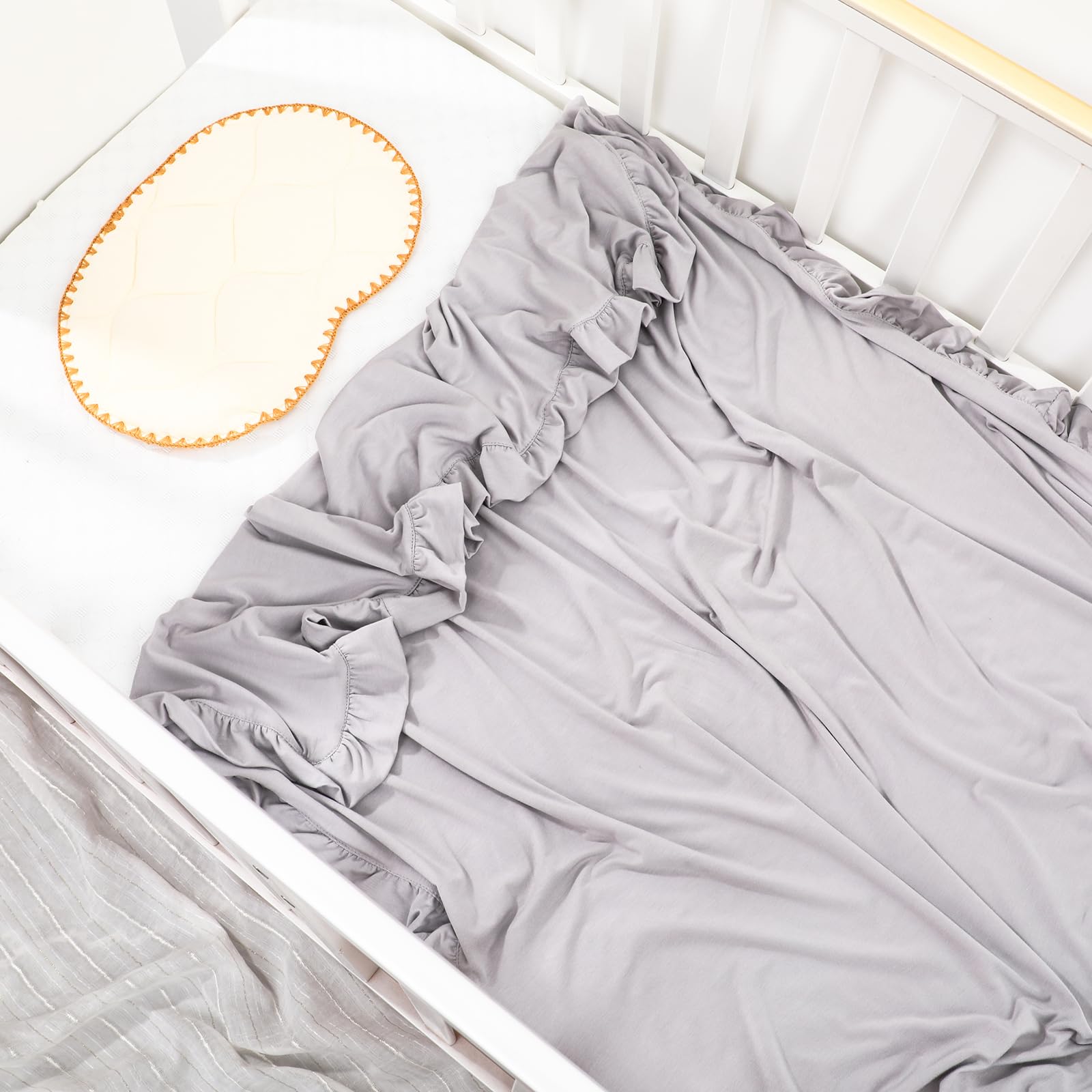Runzhuoyang nursery blanket with ruffle edge adds soft style.
