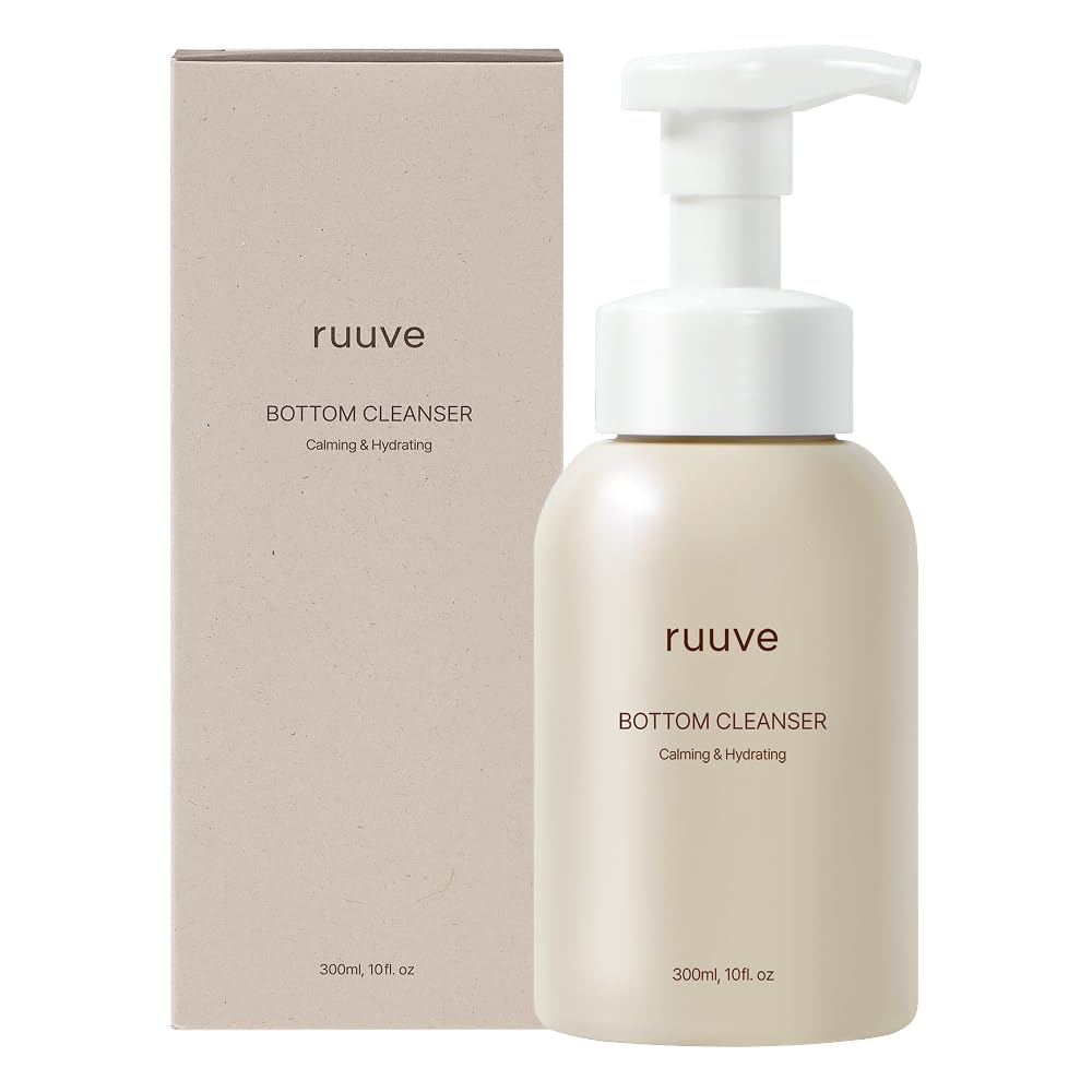 ruuve Bottom Cleanser bottle close-up showing a gentle, skin-friendly formula for delicate diaper-area care