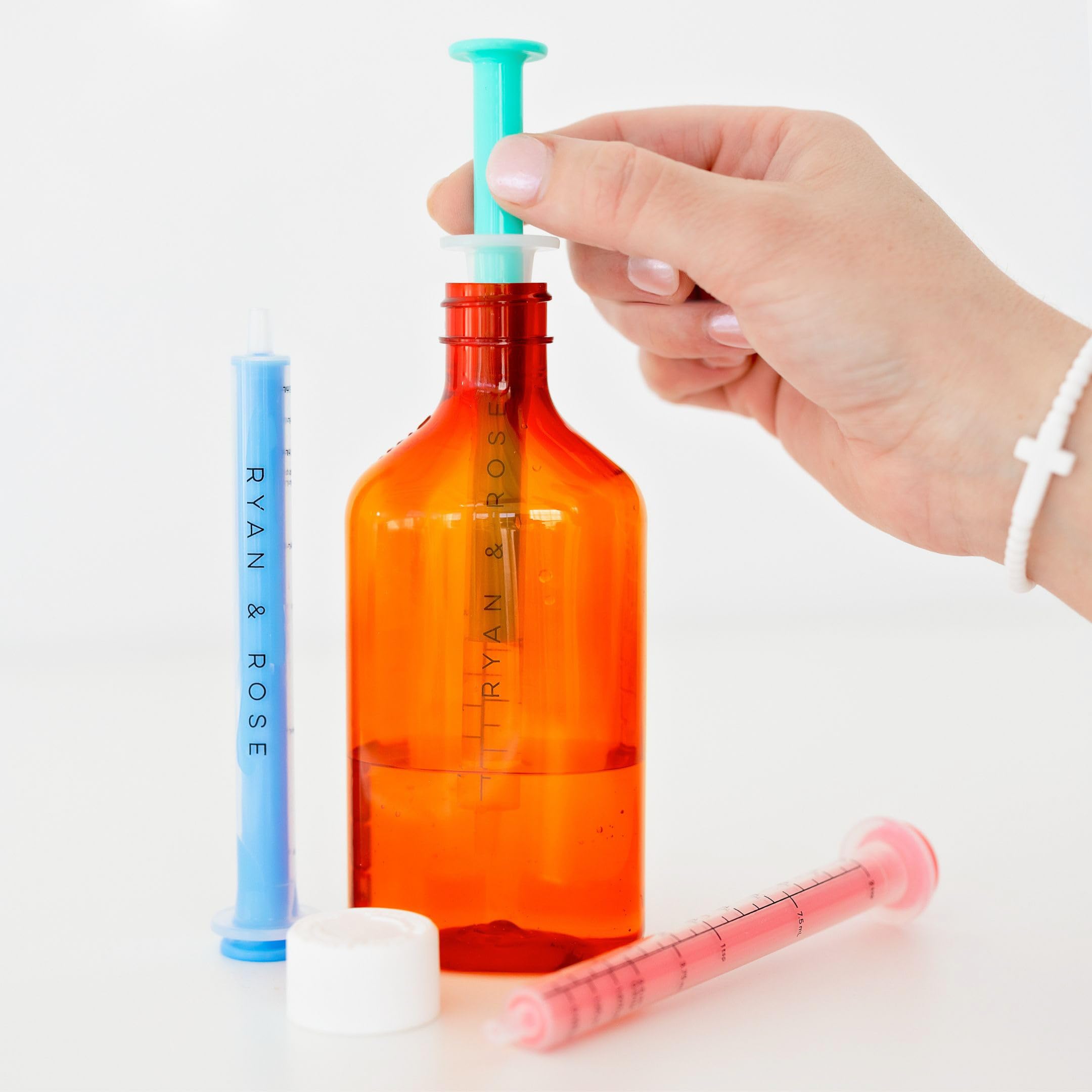 Ryan & Rose Cutie Dose measures up to 10 mL for accurate dosing.