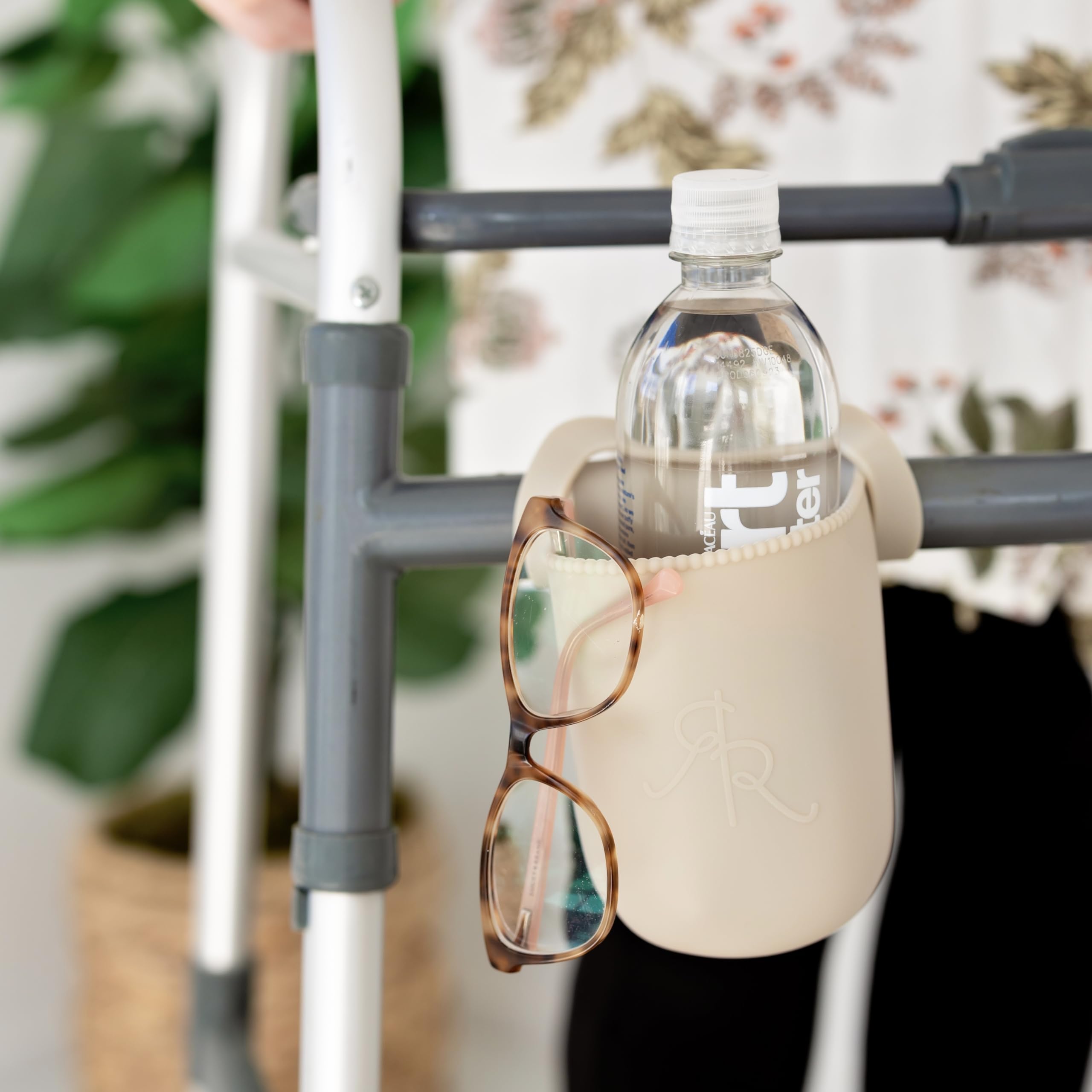 Ryan & Rose Cutie Holder silicone BPA-free build keeps family products safe.