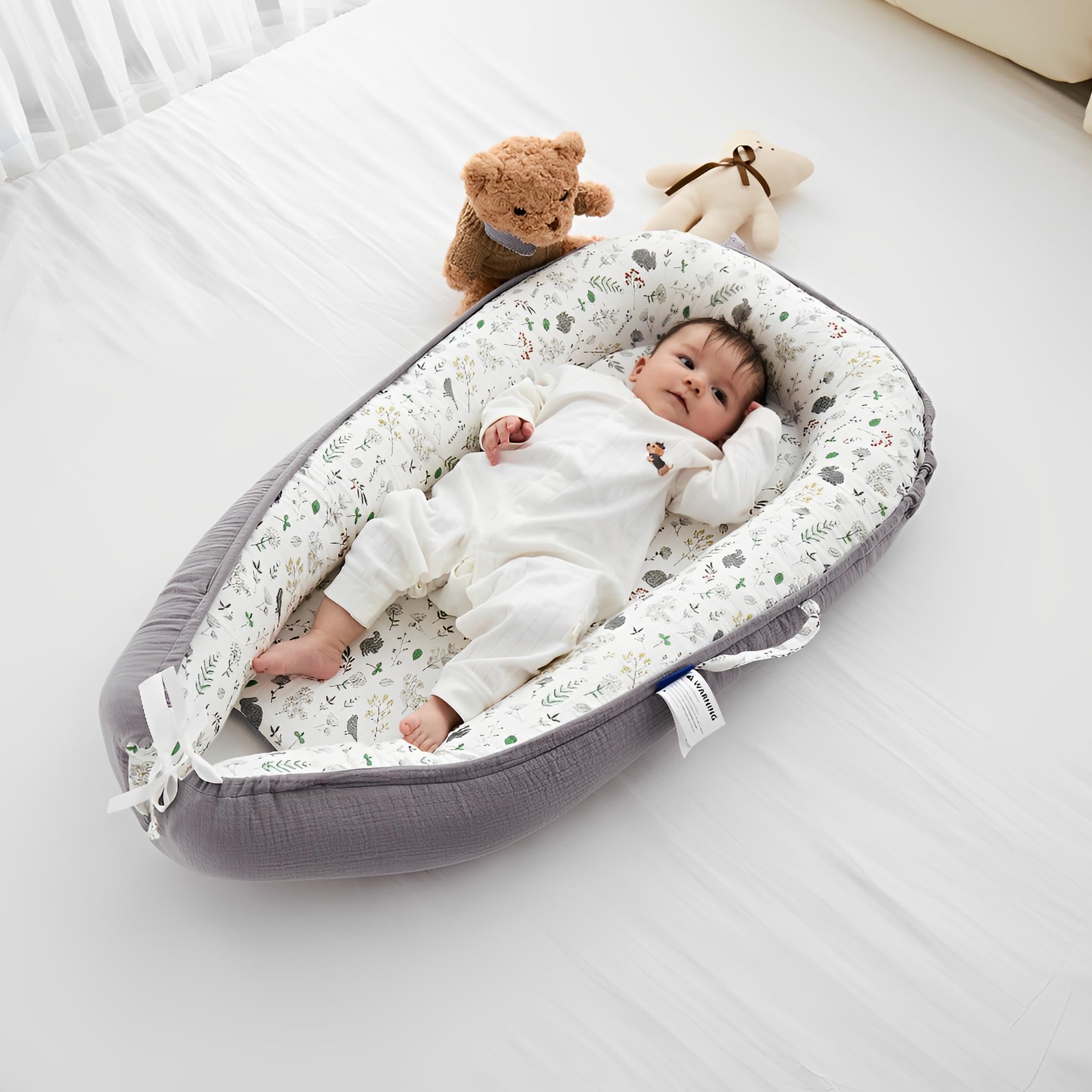 RYXTHALA reversible cover offers fresh look during playtime.