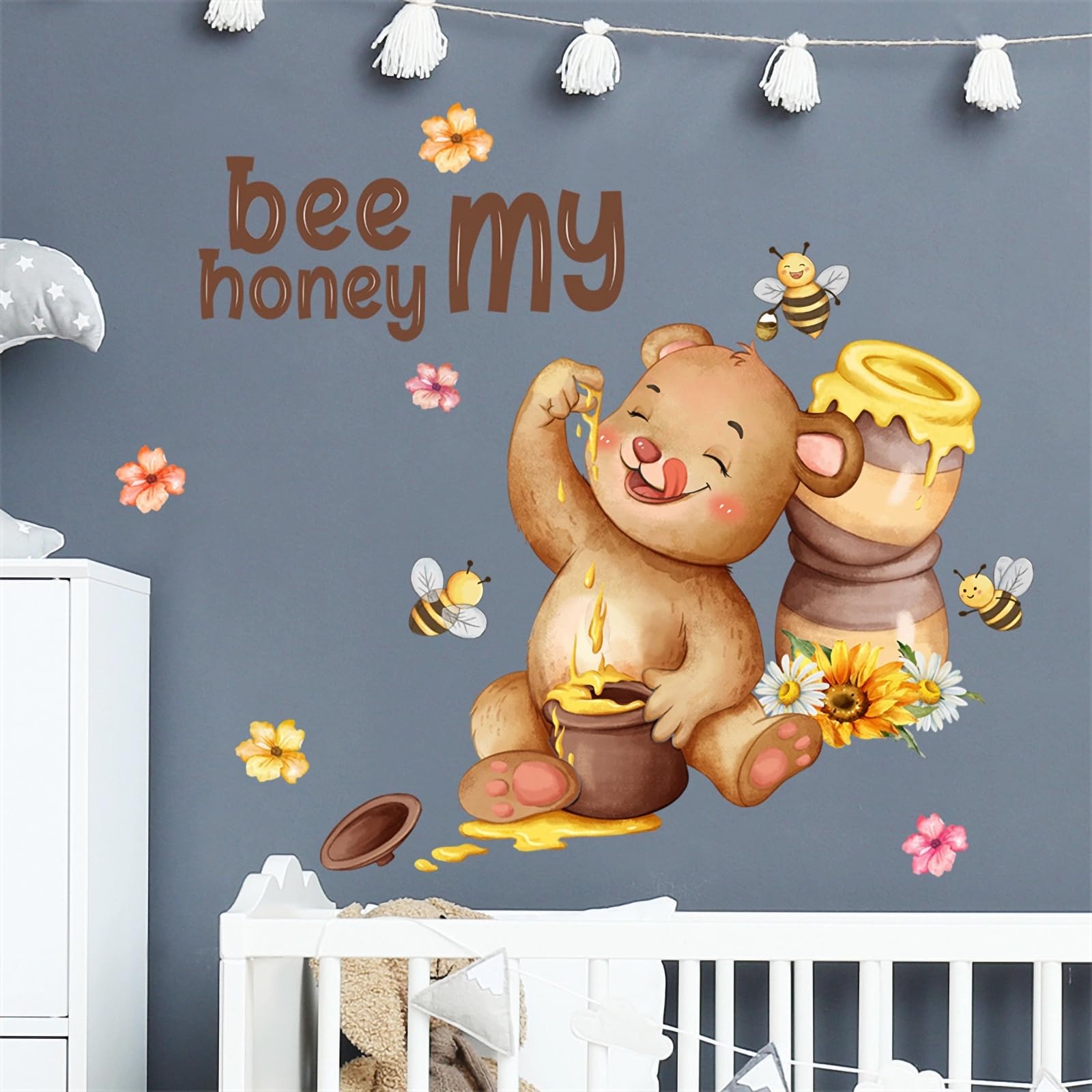 Clear application tips help you set up the wall sticker quickly.