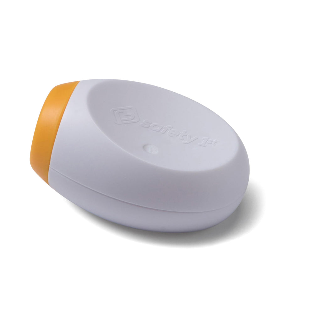 Safety 1st SecureTech indicator confirms proper engagement of the lock