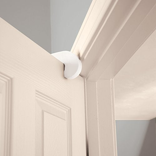 Safety 1st Finger Pinch Guard easy-attach design enables tool-free installation.