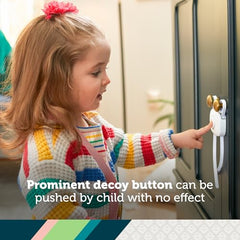 Safety 1st OutSmart Flex Lock flexible surface hides functional buttons.