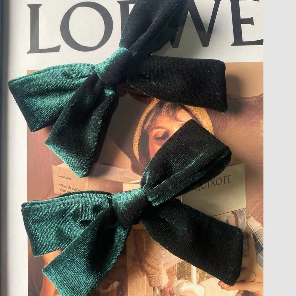 SALOCY velvet hair bows two-pack for baby girls with secure alligator clips.
