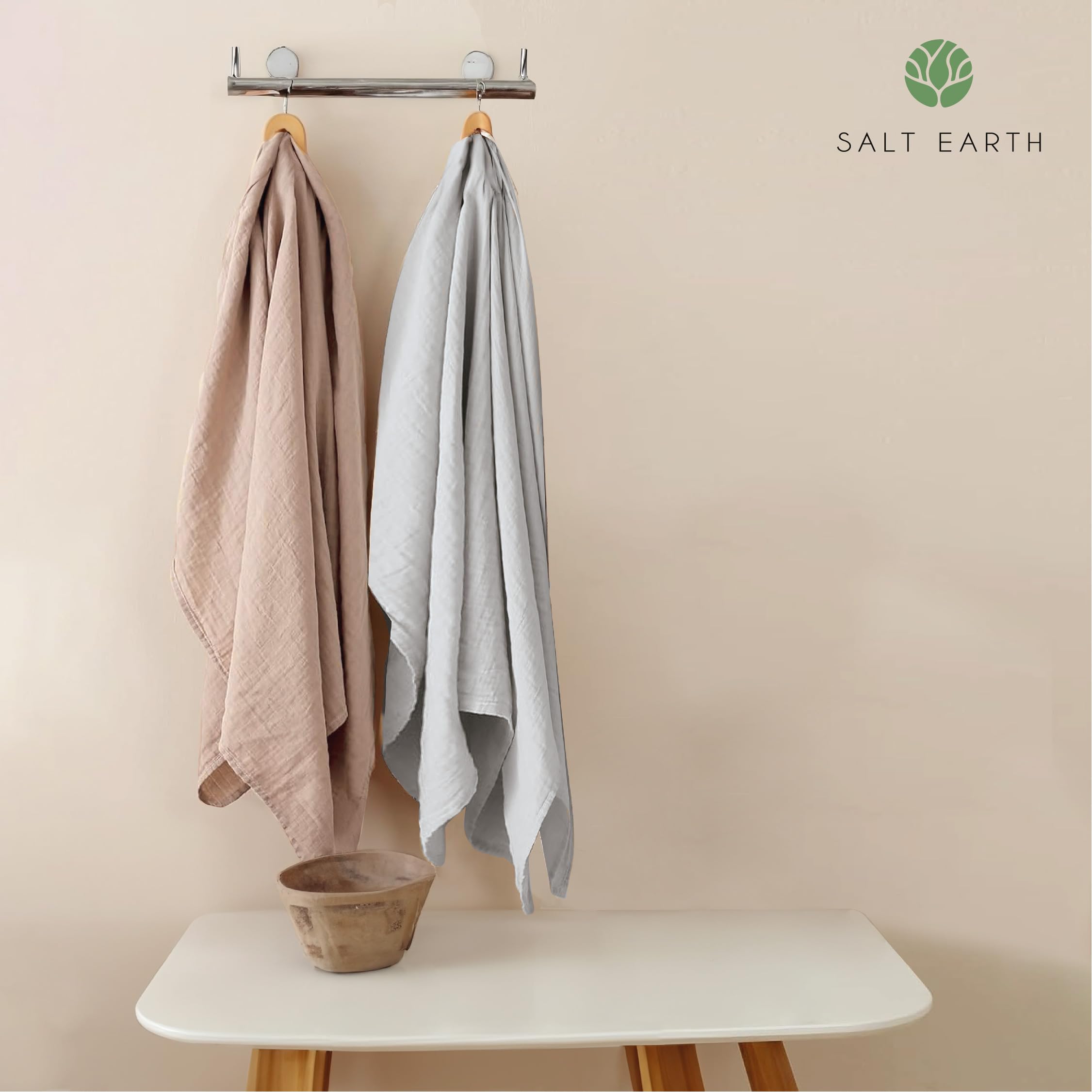 Salt Earth two-solid-colours swaddle blanket suits everyday use.