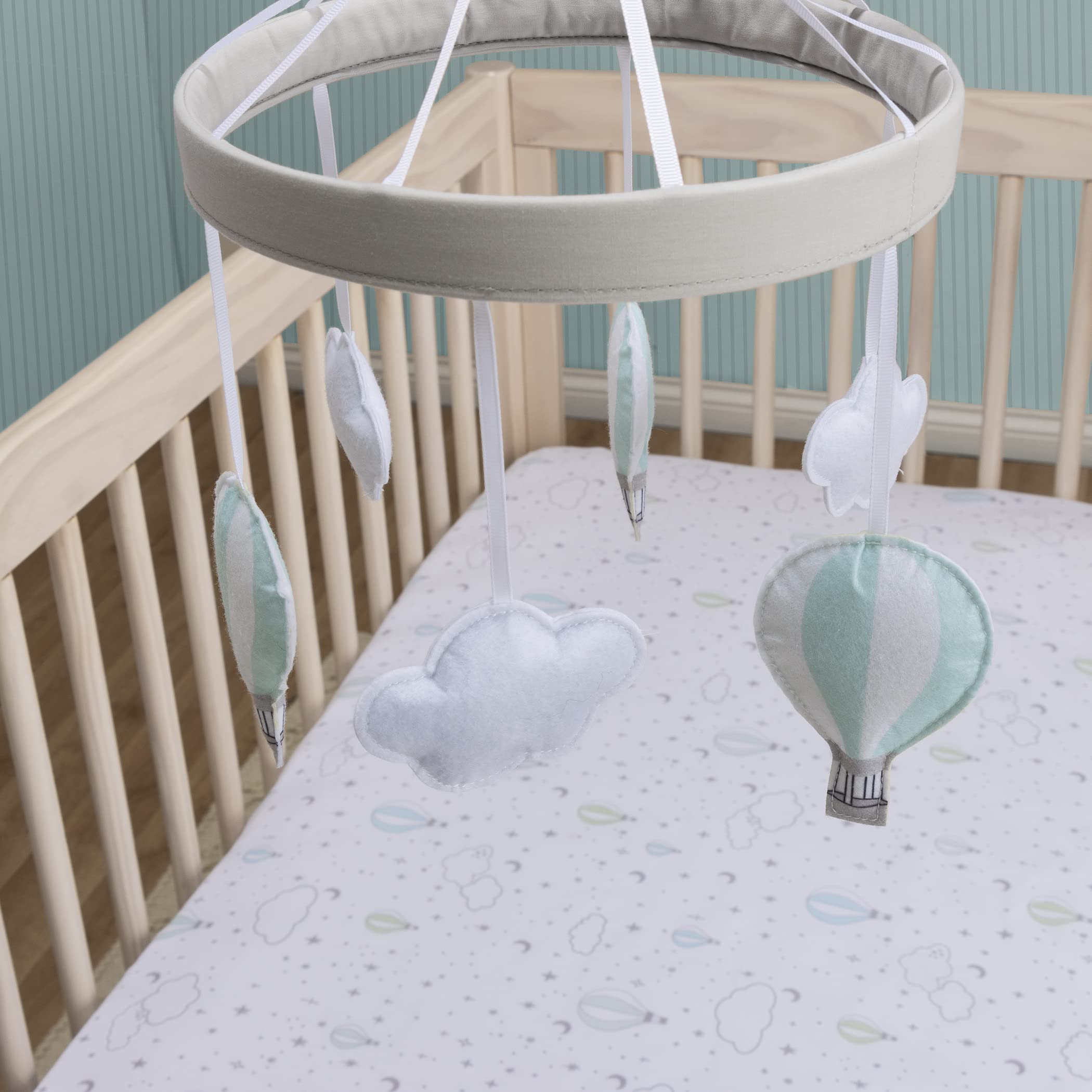 Sammy & Lou lightweight design makes crib attachment quick.