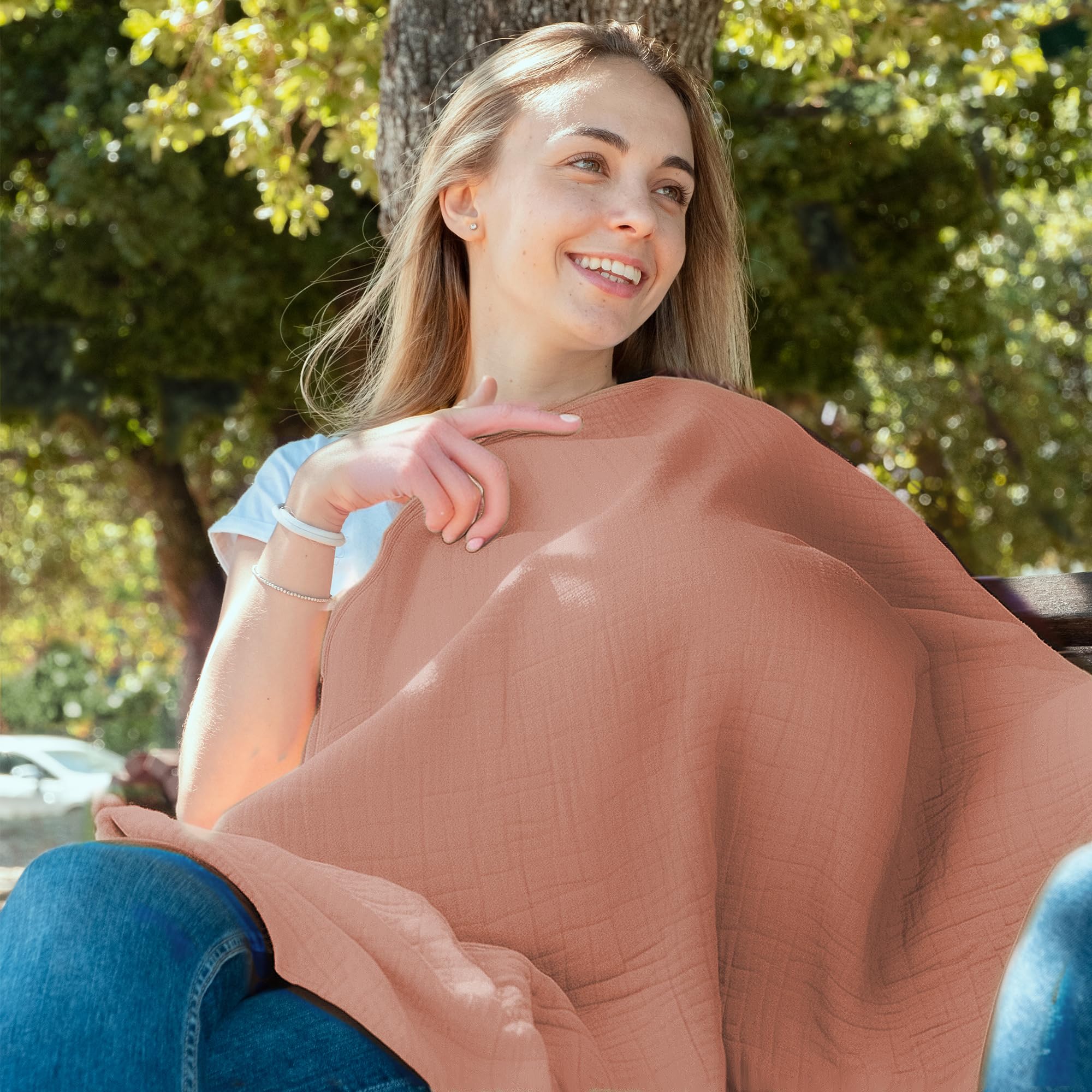 San Francisco Baby nursing cover adjustable straps ensure a secure, comfortable fit.