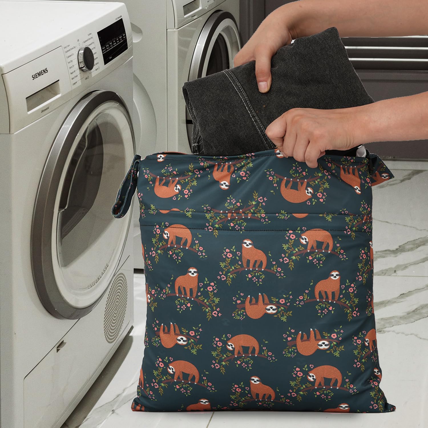 SANFERGE foldable travel bag stores flat for compact packing.