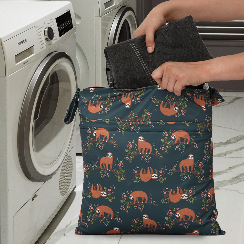 SANFERGE foldable travel bag stores flat for compact packing.