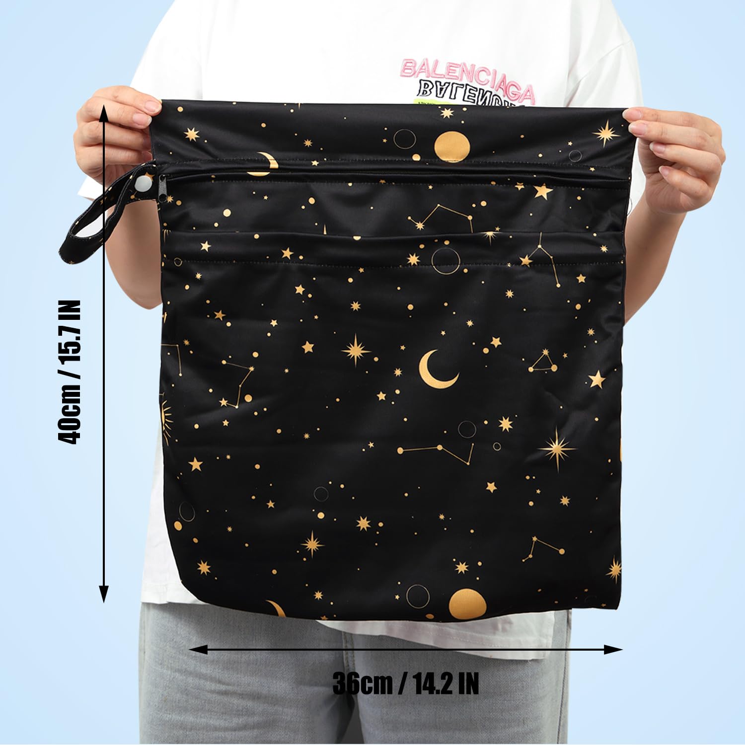 SANFERGE multi-use bag keeps dirty and clean items separate during outings.