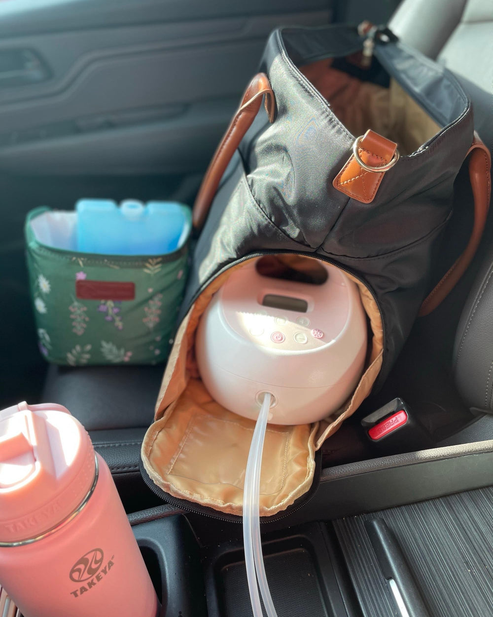 Authentic Sarah Wells branding finishes the bag with polish