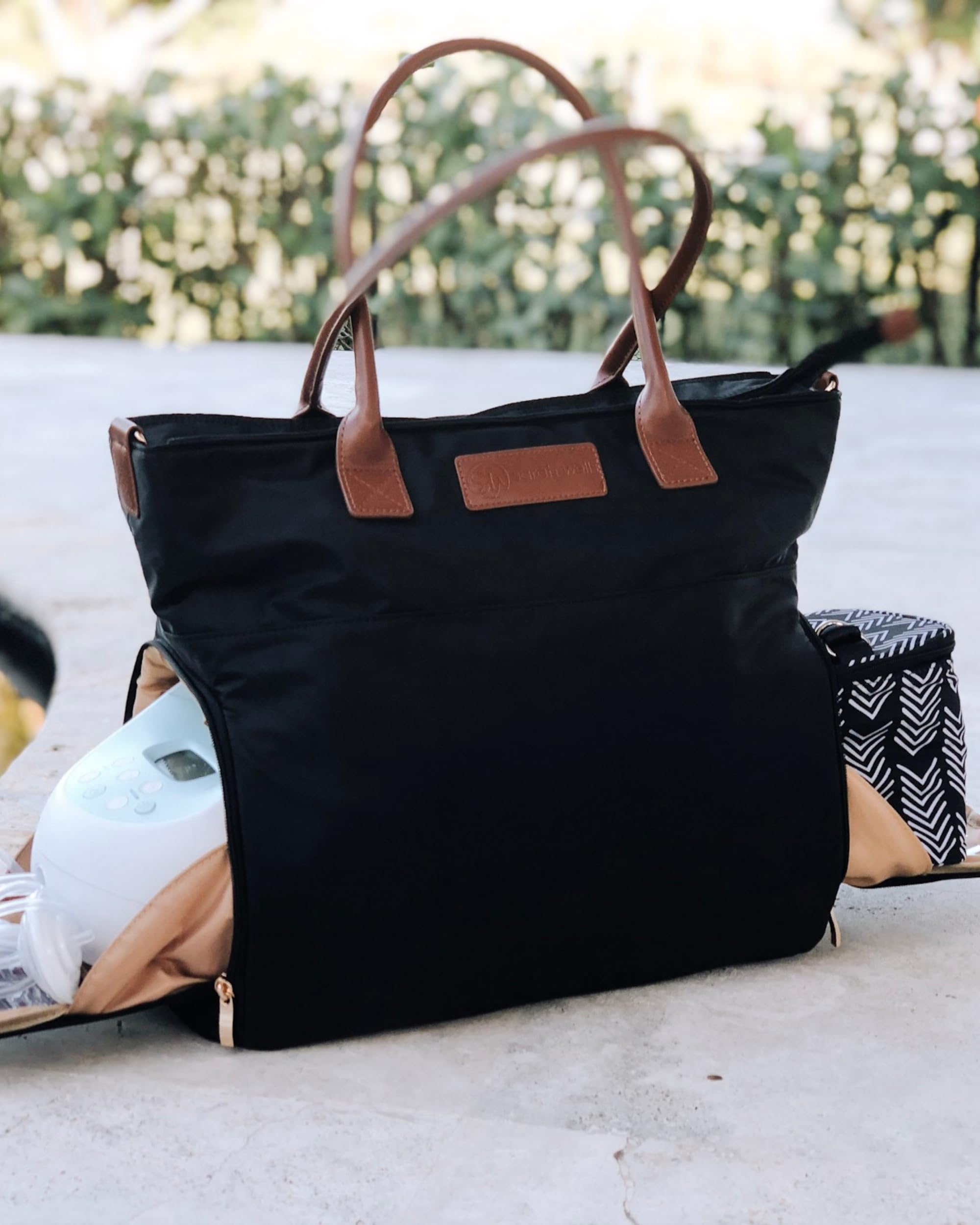 Abby insulated pockets help manage pumped milk during commutes