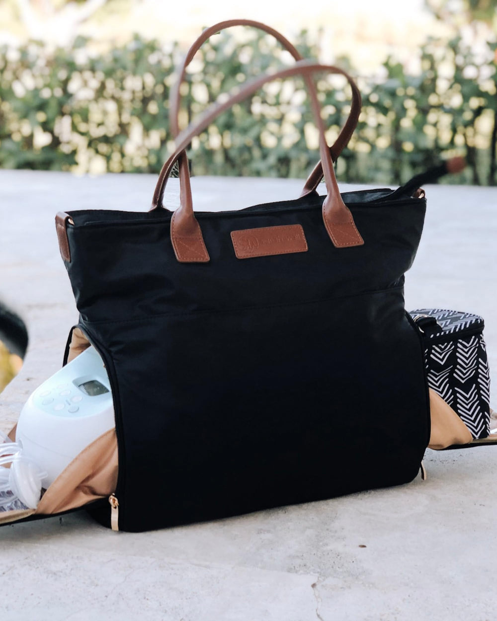 Abby insulated pockets help manage pumped milk during commutes