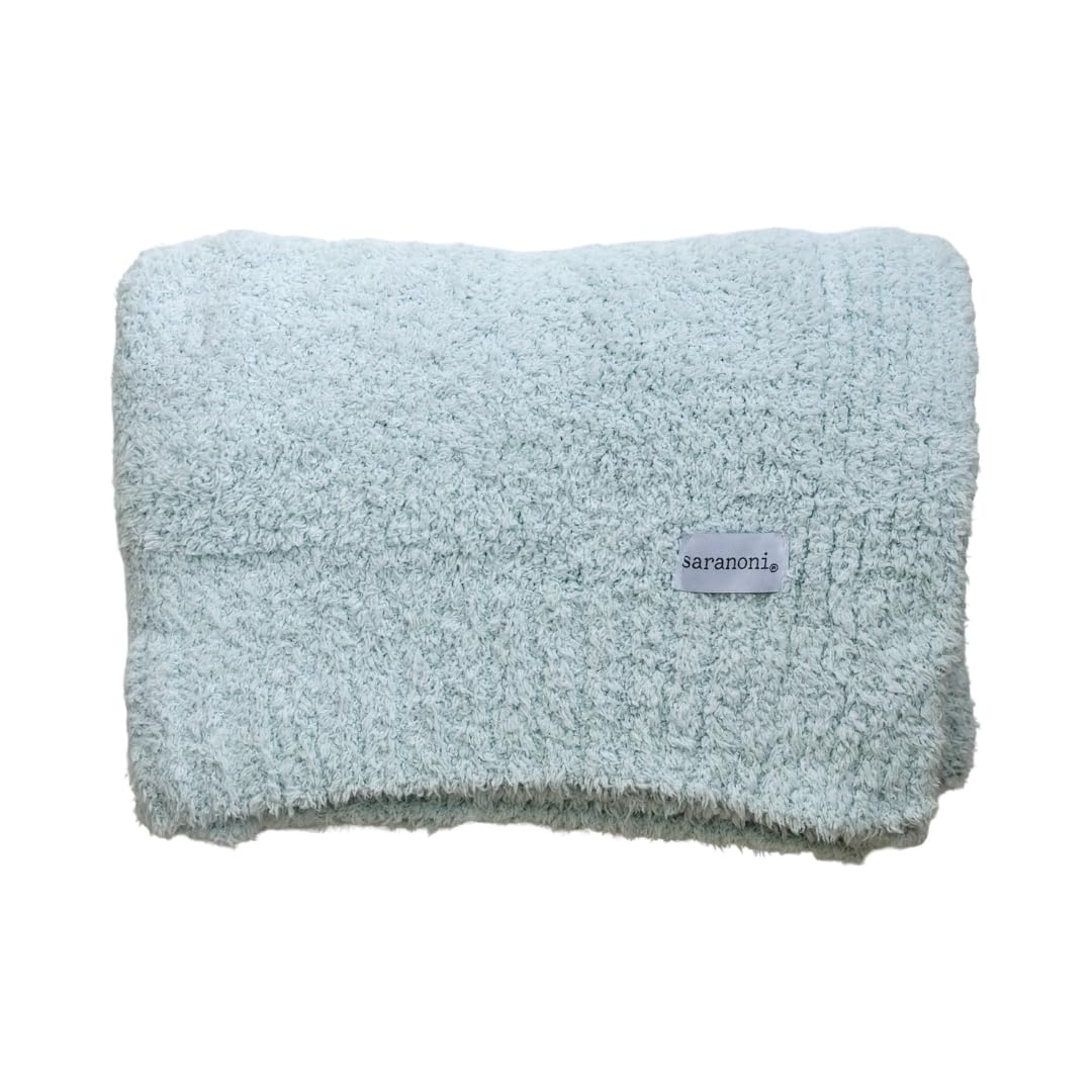 Saranoni Bamboni blanket texture closeup highlighting velvety softness for cozy evenings