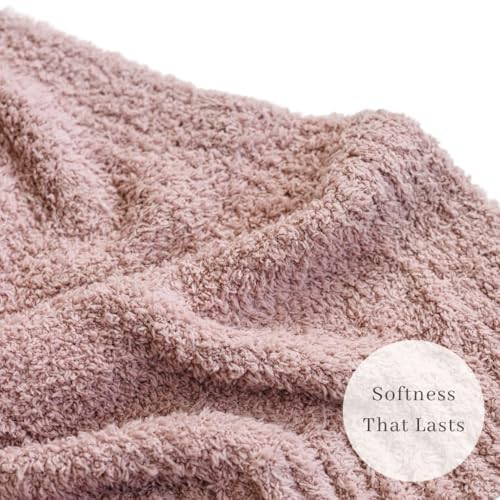 SARANONI Bamboni blanket complements teen bedrooms with a soft, comfortable layer.