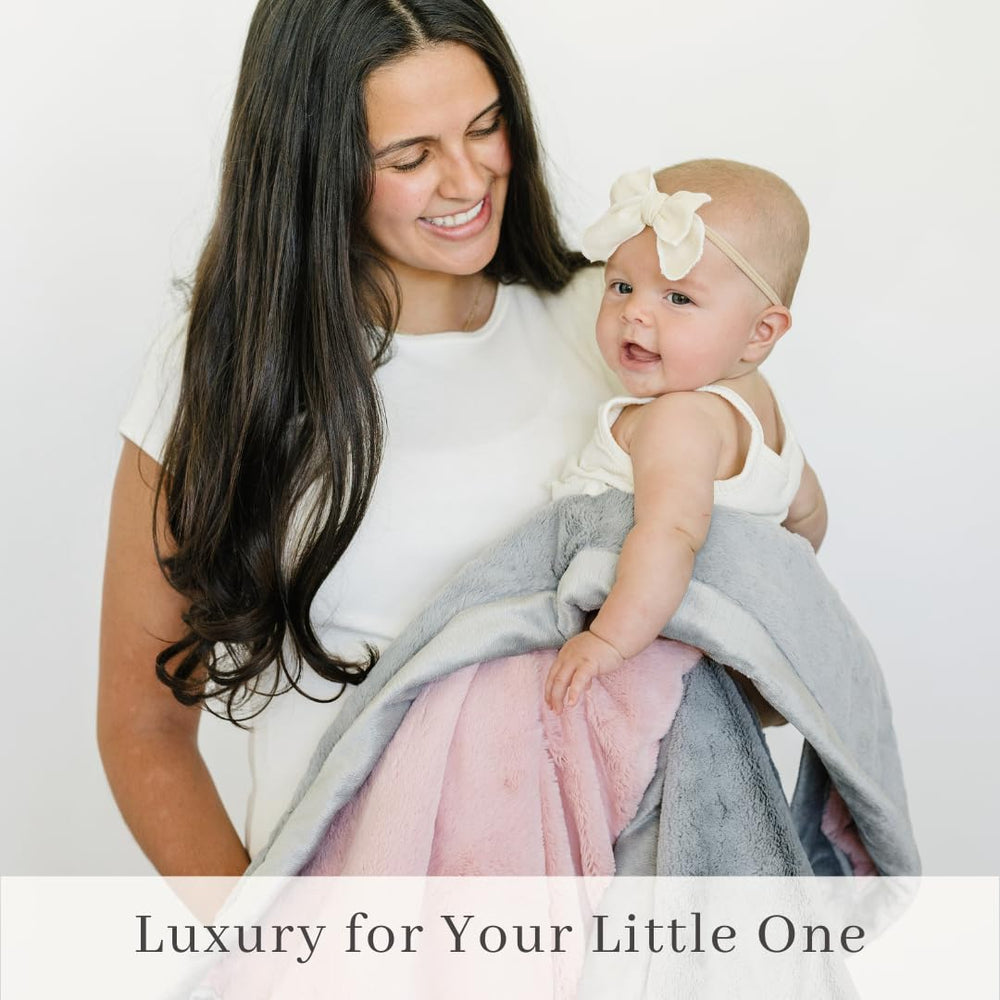 SARANONI nursery-decor blanket adds elegant style to any crib or chair.