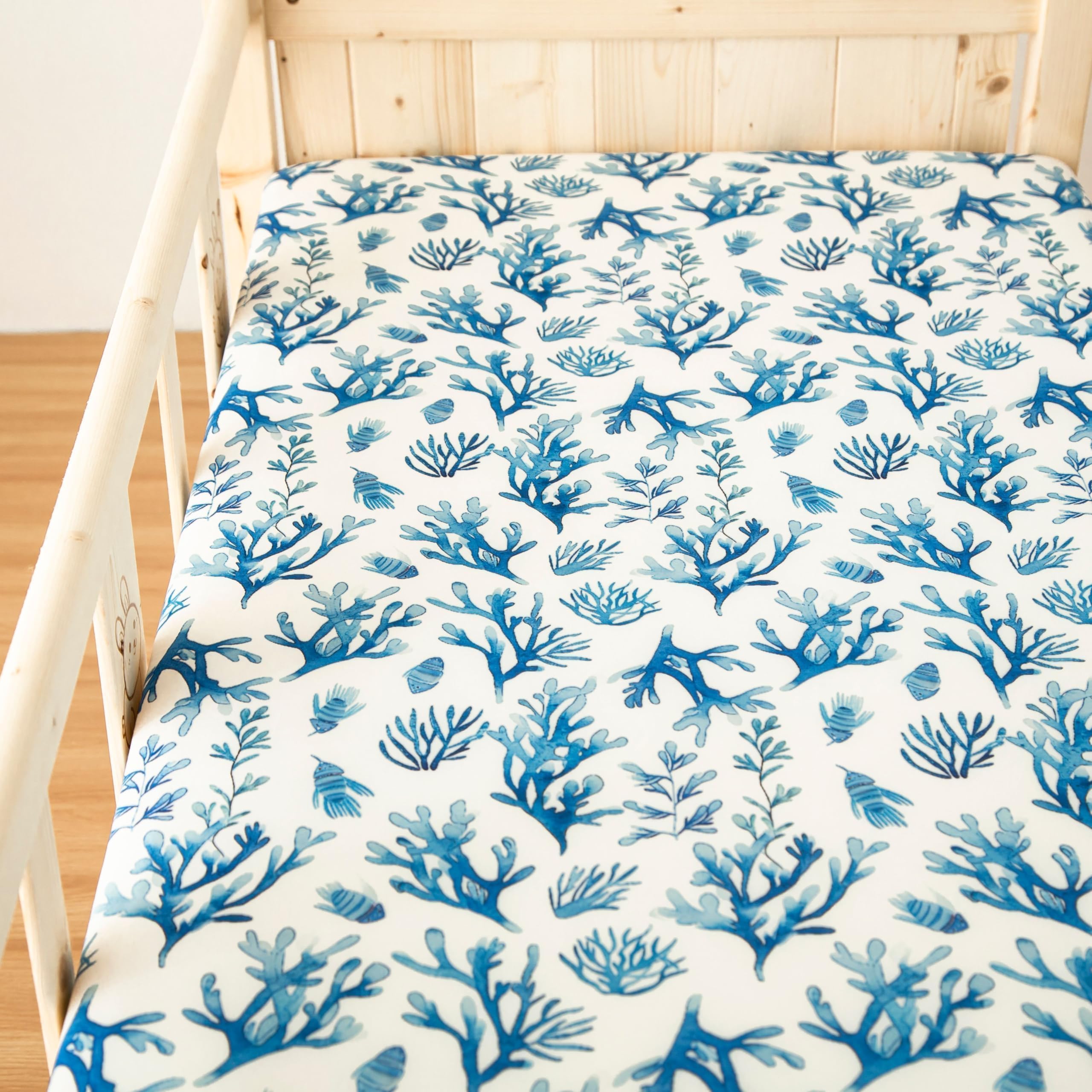 SDIII Ocean crib sheet machine washable for quick cleaning and care.