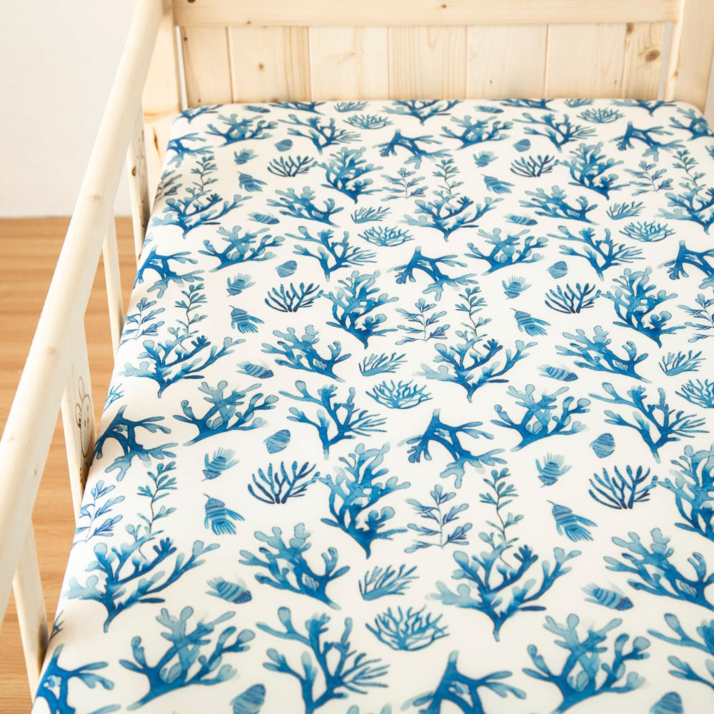 SDIII Ocean crib sheet machine washable for quick cleaning and care.