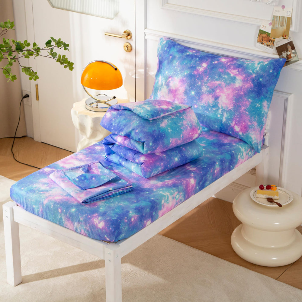 SDIII cozy toddler bedroom decor with colorful SDIII bedding