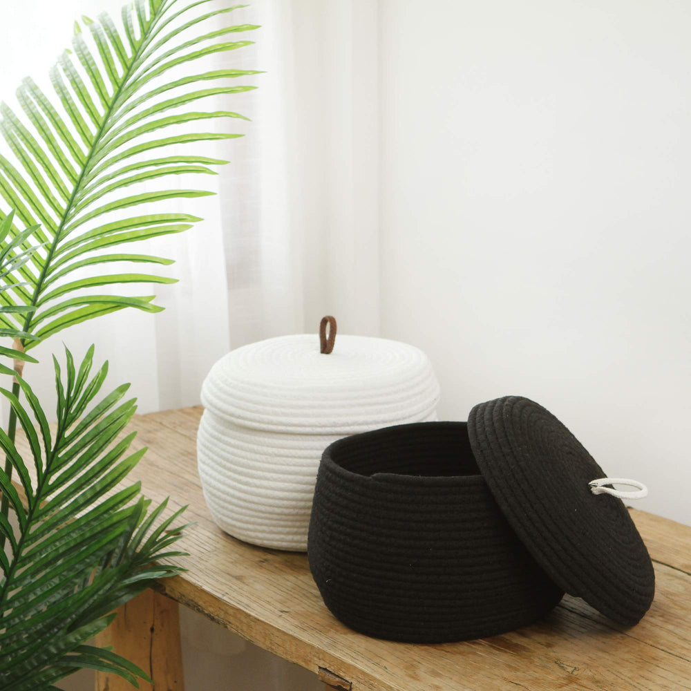 Sea Team decorative round storage basket with lid in black, ideal for shelves.