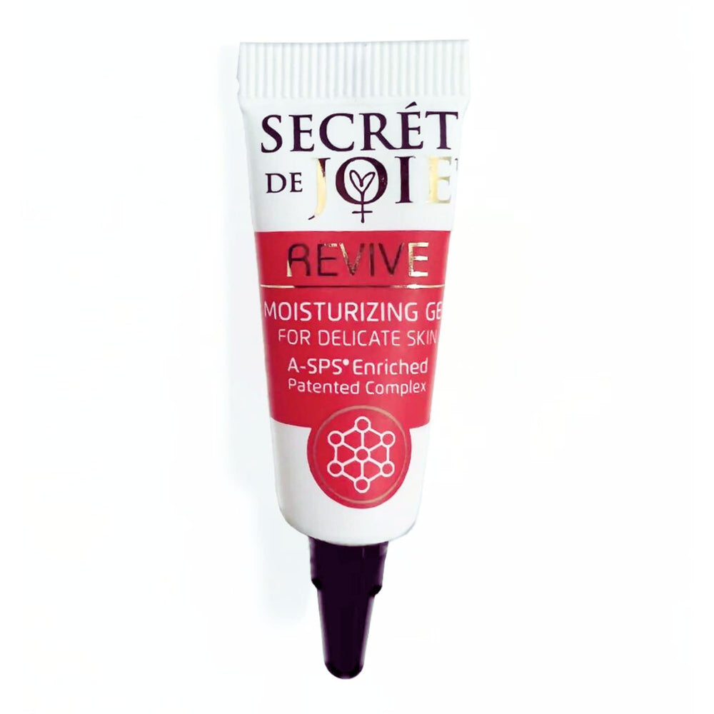 SECRET DE JOIE REVIVE bottle and applicator showing long-lasting hydration potential