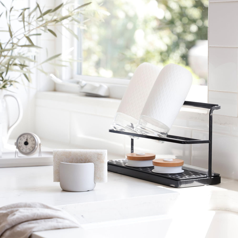 Selegna rack dries cups and mugs efficiently on the draining board.