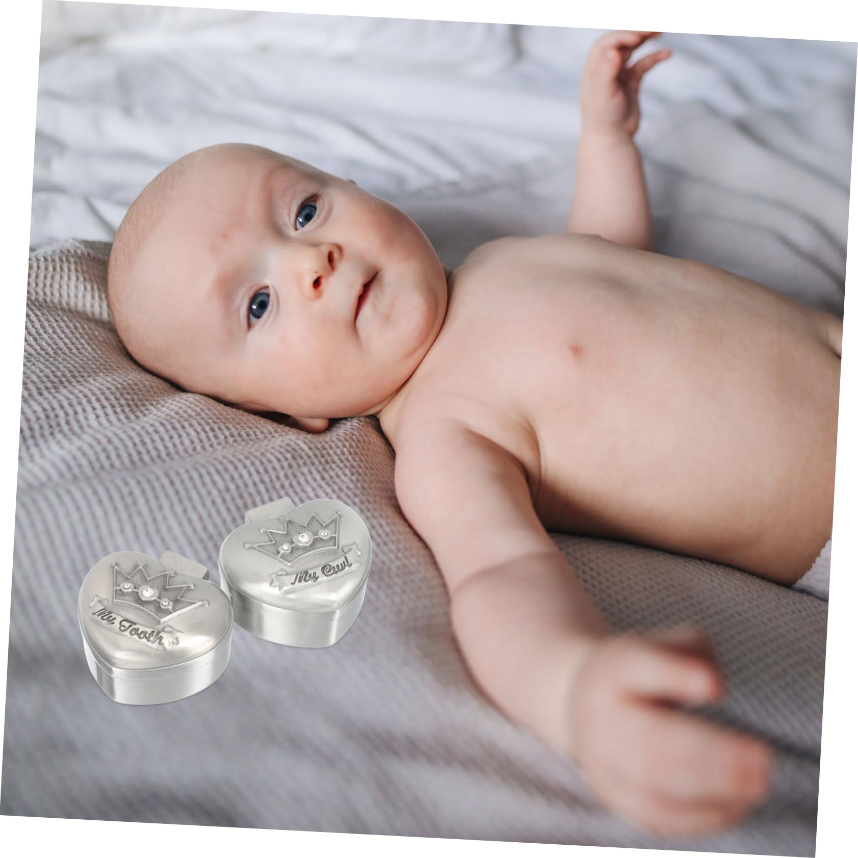 SHOWERORO Love Crown Box durable zinc alloy design for lasting memories.
