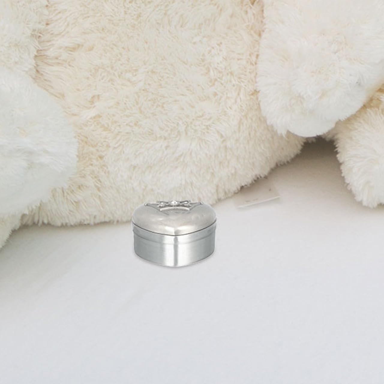SHOWERORO Love Crown Box side view highlighting durable zinc alloy construction.