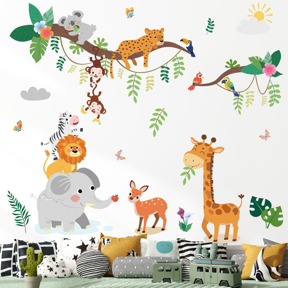 SHUCHING giraffe on branch wall decal—bright focal point for kids bedroom.