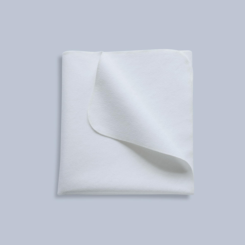 Shunjie.Home waterproof crib pad shows soft, breathable cotton surface for baby comfort.