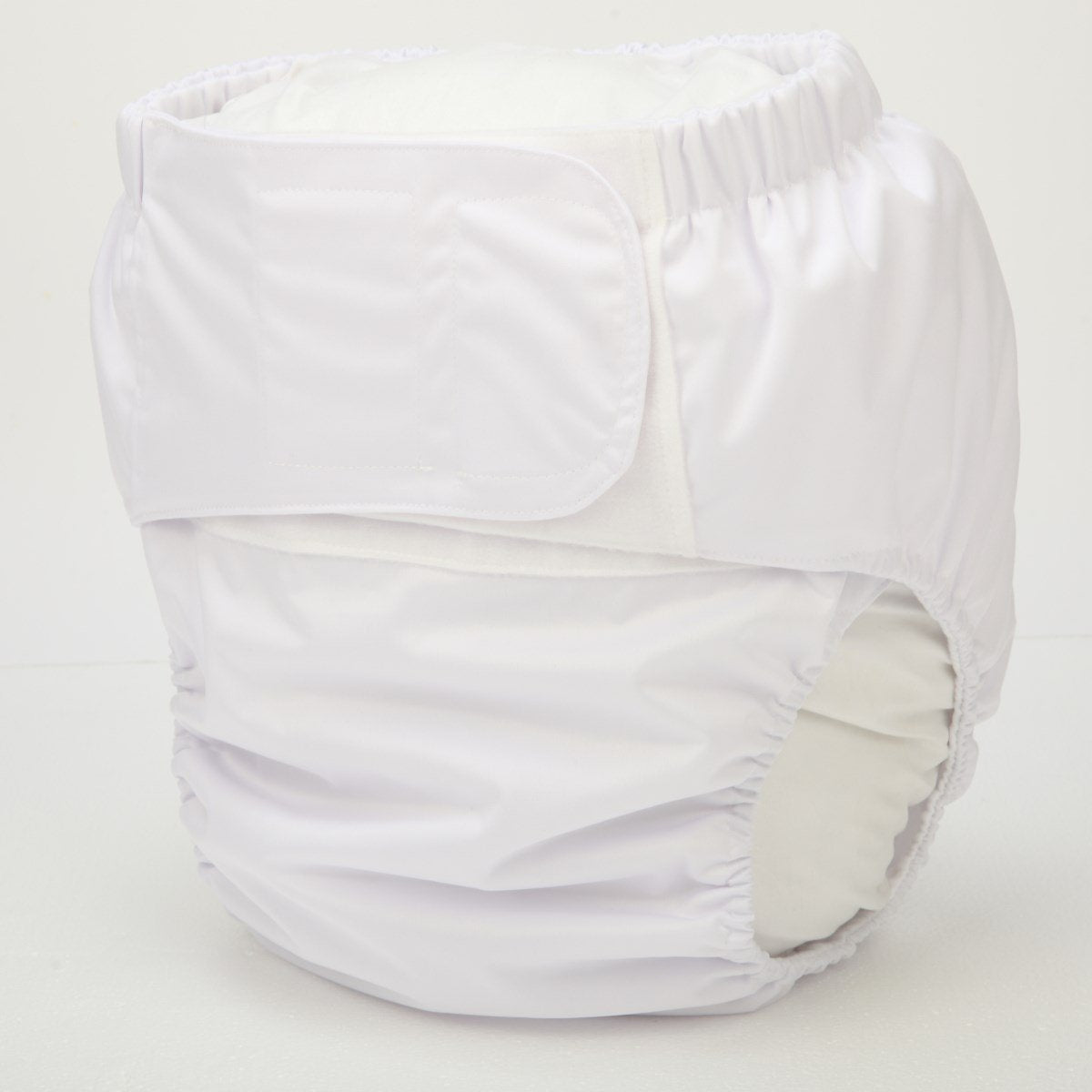Sigzagor diaper showing adjustable tabs for customizable night-time fit.