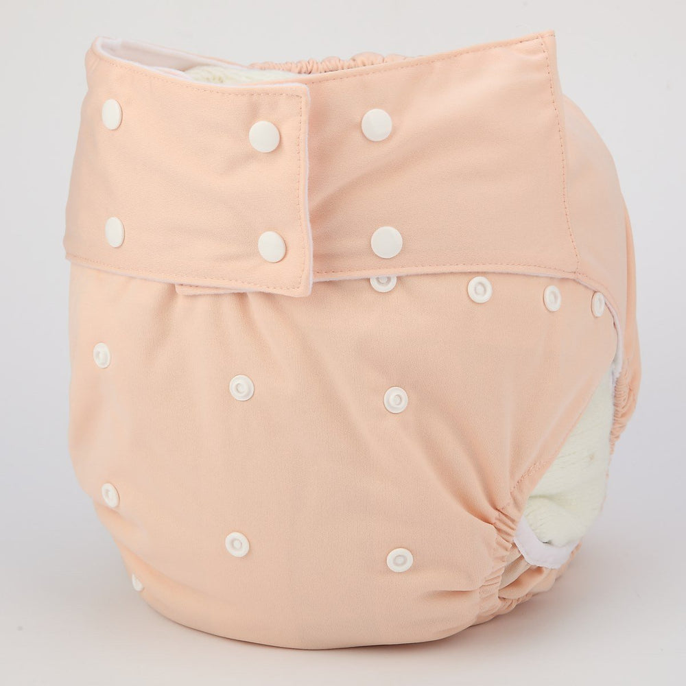 Sigzagor diaper with elastic leg gussets for leakproof night protection.
